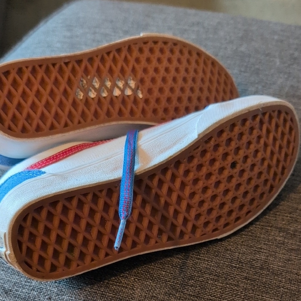 Vans Low-Top Sneakers Red White And Blue Classic. Worn Just A few times. Women's - Picture 5 of 6
